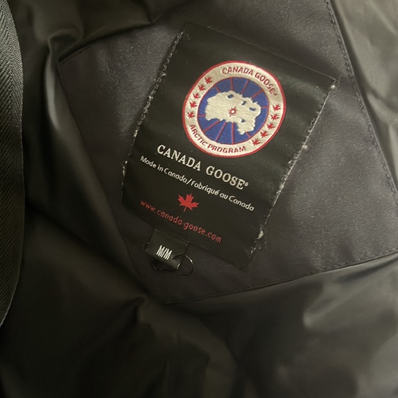 Authentic Canada Goose coat medium - Picture 2 of 5